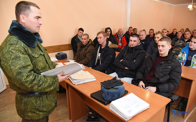 Торжественно отправили в армию более 50 парней из Барановичского региона