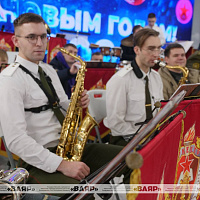 Белорусские военные принимают участие в празднике в столичном торговом центре «Першы нацыянальны гандлёвы дом»