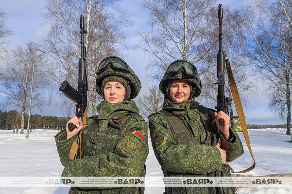 Военная форма им точно к лицу 