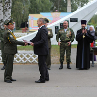 Командир 927-го центра подготовки и применения БАК попрощался с Боевым Знаменем