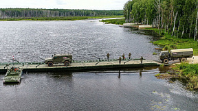 Модернизированный понтонно-мостовой парк получили инженеры ЦВО