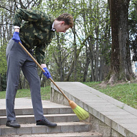 Навели порядок на территории памятника