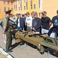 На каникулы — в армию