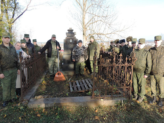 Воспитанники клуба «Гренада» и гвардейцы 11 омбр отдали дань уважения павшим