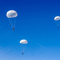 Витебские десантники совершили учебно-тренировочные прыжки с парашютом