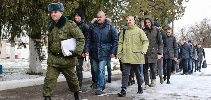 Первый день в армии. В Барановичах идет осенний призыв