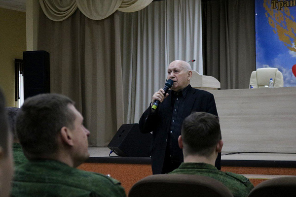 Эдуард Ханок встретился с военнослужащими