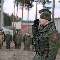 У гвардейцев — ночной марш