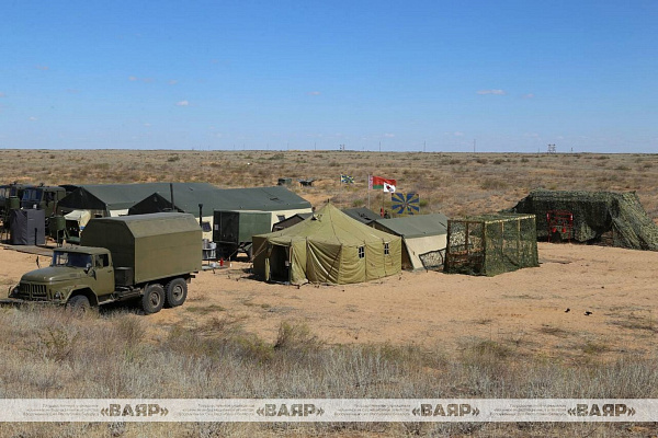 Белорусские военнослужащие развернули палаточный лагерь на полигоне Ашулук