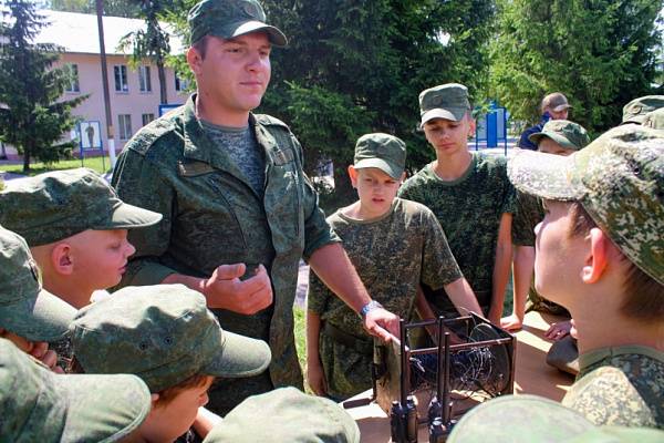 Детям — об армии