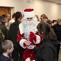 Представители военно-медицинского института в БГМУ поздравили детей с наступающими праздниками 