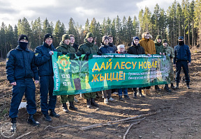  Курсанты военного факультета в БГАА приняли участие в акции «Дай лесу новае жыццё!»