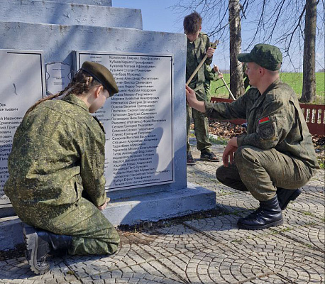 Навели порядок на братской могиле