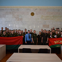 Курсантам военно-транспортного факультета в БелГУТ вручили молодёжные билеты БРСМ