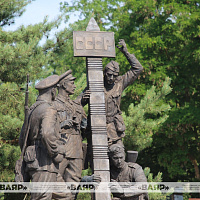 Завершаются монтажные работы по установке памятника, посвященного советским пограничникам