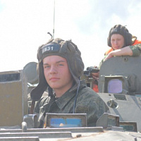 Занятия по вождению боевых машин