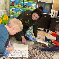 Военнослужащие 60 опс поздравили с Новым годом воспитанников Борисовского специализированного дома ребенка