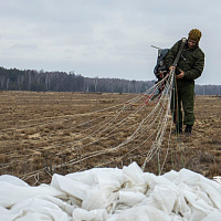 Военнослужащие 38 одшбр десантировались из вертолета Ми-8 МТВ-5