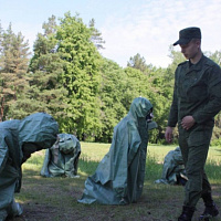 Воины-связисты рассказали школьникам о ратных буднях и ознакомили с армейским бытом