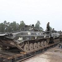 Гвардейцев встречали с оркестром