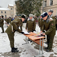 На верность Родине клянёмся!