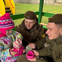 Военнослужащие 60 опс подарили детям праздник