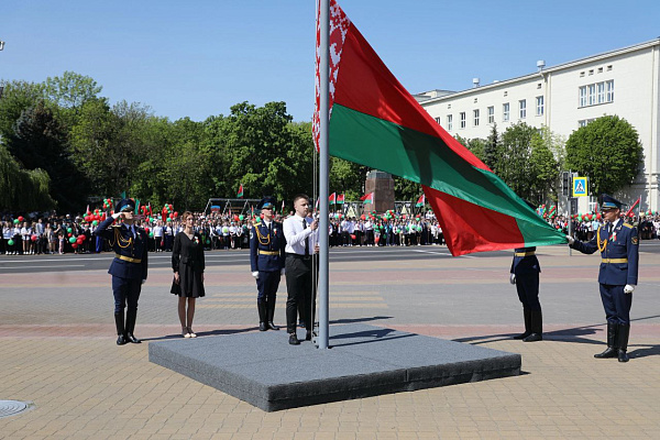 «Ганаруся роднымi сiмваламi»