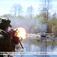 Занятие по преодолению водной преграды с военнослужащими 120-й отдельной гвардейской механизированной бригады
