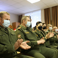 Праздник к нам приходит