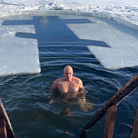 Традиционно белорусские военнослужащие приняли участие в крещенских купаниях в проруби